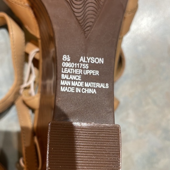 Merona tan wedge heel sandals (sz 8 1/2) - Picture 10 of 12